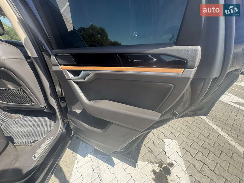 Внедорожник / Кроссовер Volkswagen Touareg 2018 в Коломые