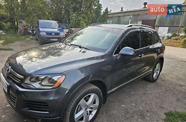 Внедорожник / Кроссовер Volkswagen Touareg 2014 в Полтаве