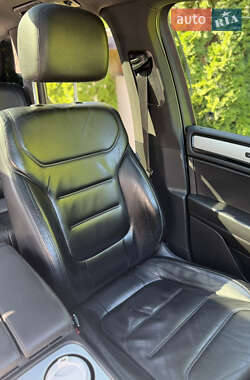 Внедорожник / Кроссовер Volkswagen Touareg 2011 в 