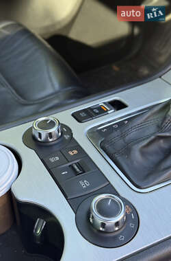 Внедорожник / Кроссовер Volkswagen Touareg 2011 в 