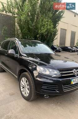 Внедорожник / Кроссовер Volkswagen Touareg 2013 в Киеве