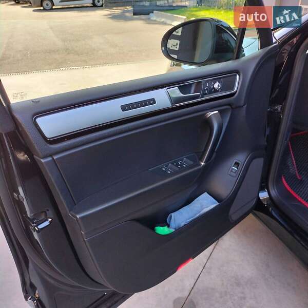 Внедорожник / Кроссовер Volkswagen Touareg 2016 в Коростене фото 12 Внедорожник / Кроссовер Volkswagen Touareg 2016 в Коростене