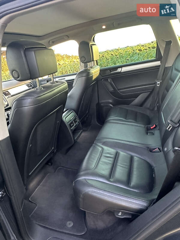 Внедорожник / Кроссовер Volkswagen Touareg 2012 в Подволочиске