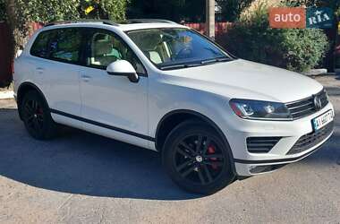 Внедорожник / Кроссовер Volkswagen Touareg 2016 в Киеве