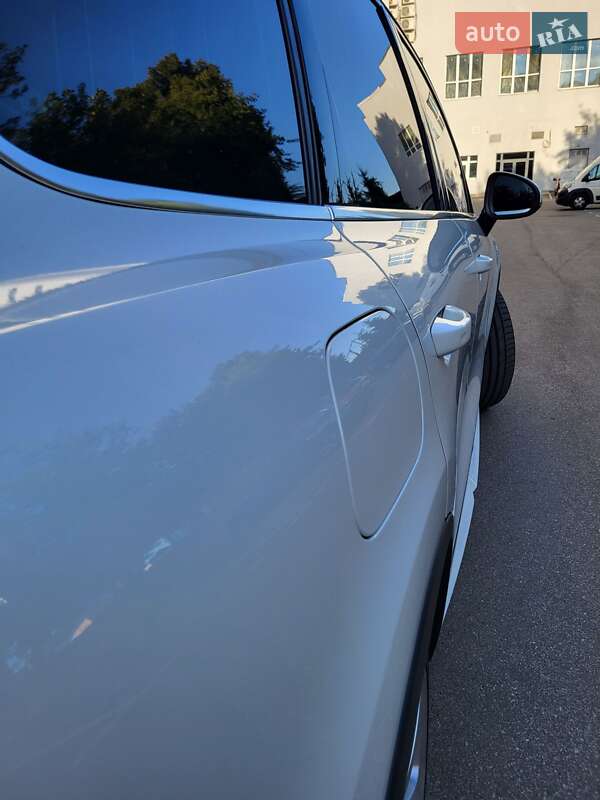 Внедорожник / Кроссовер Volkswagen Touareg 2015 в Херсоне