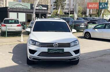 Внедорожник / Кроссовер Volkswagen Touareg 2014 в 