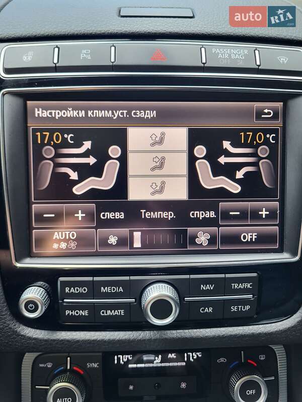 Внедорожник / Кроссовер Volkswagen Touareg 2015 в Херсоне