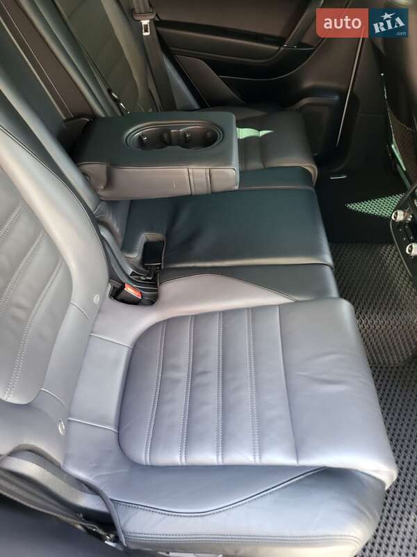 Внедорожник / Кроссовер Volkswagen Touareg 2015 в Херсоне