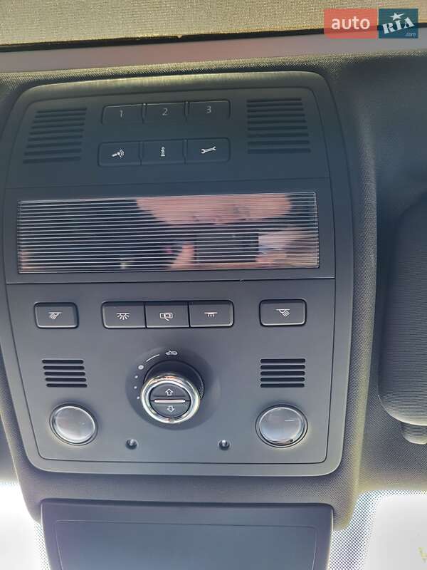 Внедорожник / Кроссовер Volkswagen Touareg 2015 в Херсоне