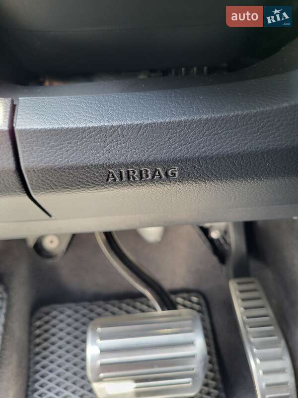 Внедорожник / Кроссовер Volkswagen Touareg 2015 в Херсоне