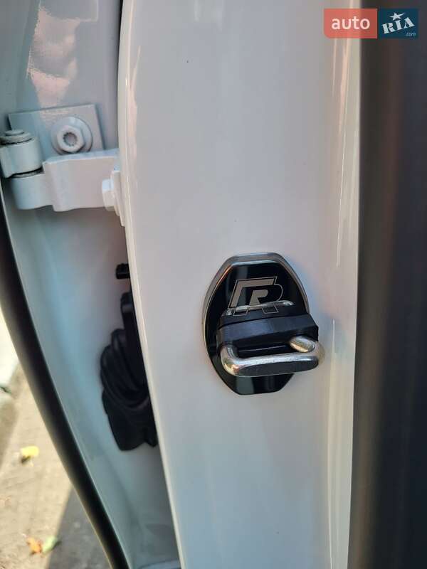 Внедорожник / Кроссовер Volkswagen Touareg 2015 в Херсоне