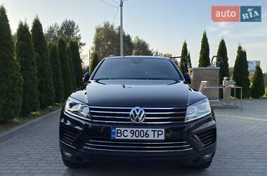 Внедорожник / Кроссовер Volkswagen Touareg 2015 в 