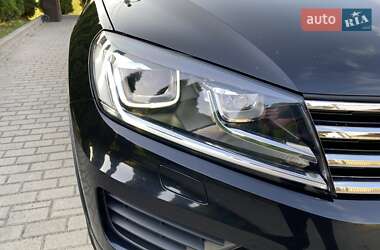 Внедорожник / Кроссовер Volkswagen Touareg 2015 в 
