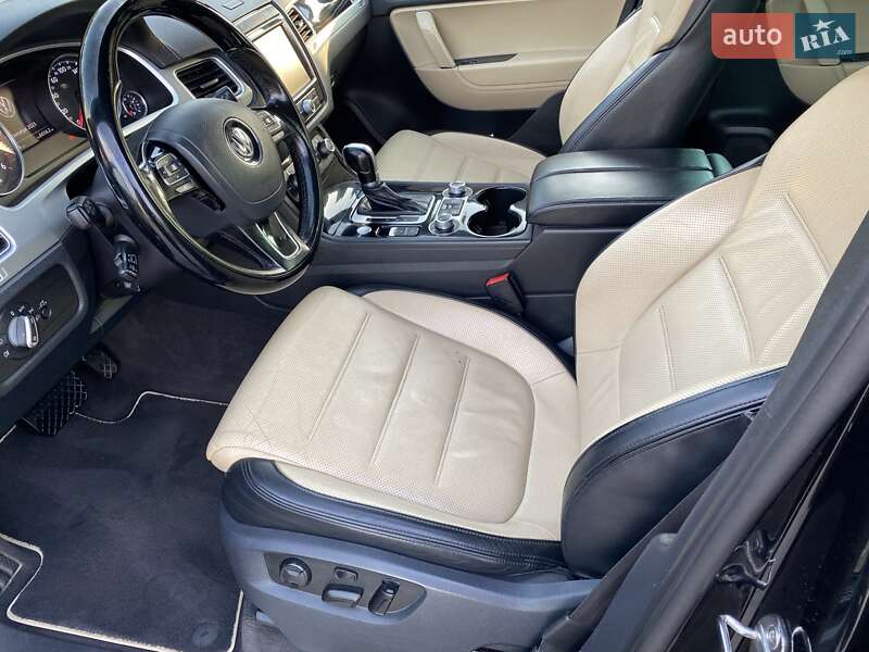 Позашляховик / Кросовер Volkswagen Touareg 2015 в Яворові