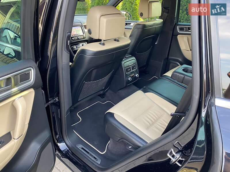 Позашляховик / Кросовер Volkswagen Touareg 2015 в Яворові