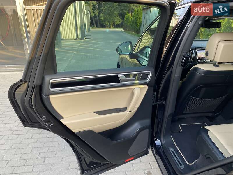 Позашляховик / Кросовер Volkswagen Touareg 2015 в Яворові