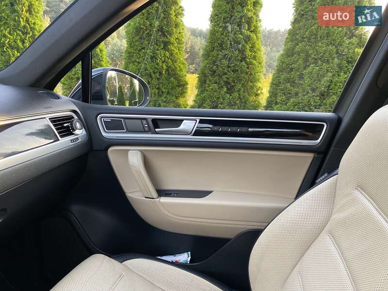 Позашляховик / Кросовер Volkswagen Touareg 2015 в Яворові