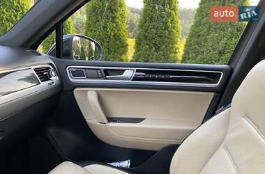 Внедорожник / Кроссовер Volkswagen Touareg 2015 в 