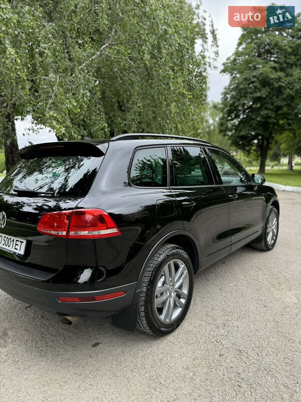 Внедорожник / Кроссовер Volkswagen Touareg 2015 в Волочиске