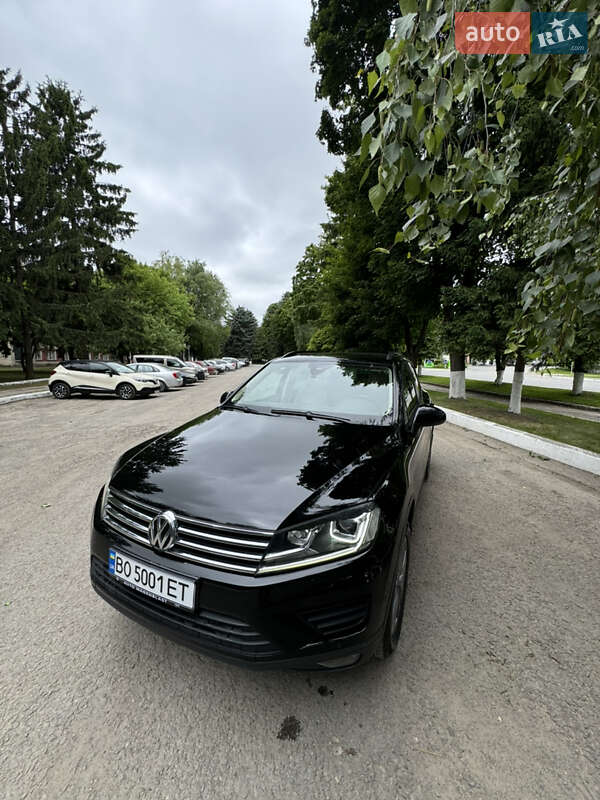 Внедорожник / Кроссовер Volkswagen Touareg 2015 в Волочиске