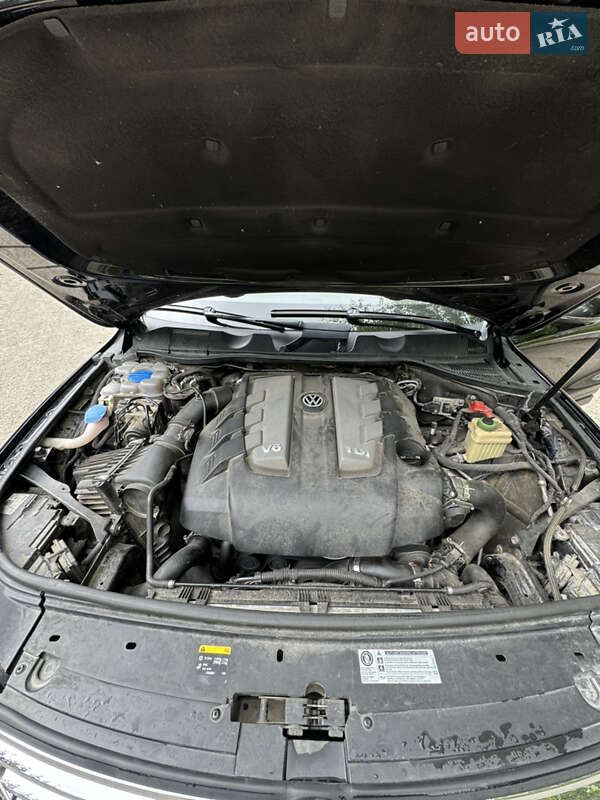 Внедорожник / Кроссовер Volkswagen Touareg 2015 в Волочиске