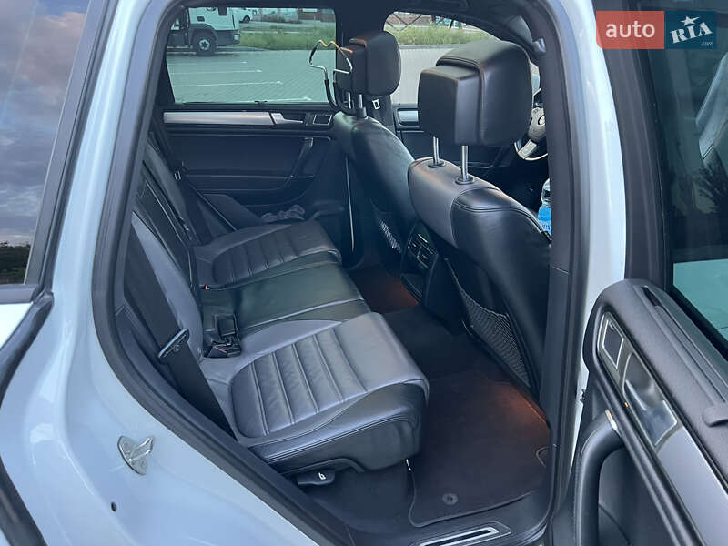 Внедорожник / Кроссовер Volkswagen Touareg 2013 в Виннице