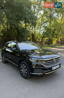 Позашляховик / Кросовер Volkswagen Touareg 2018 в Миколаєві