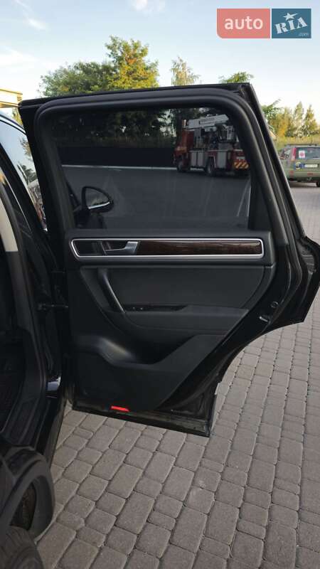 Позашляховик / Кросовер Volkswagen Touareg 2013 в Рівному