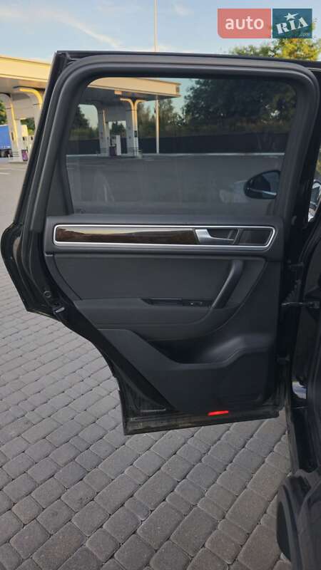Позашляховик / Кросовер Volkswagen Touareg 2013 в Рівному