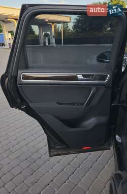 Внедорожник / Кроссовер Volkswagen Touareg 2013 в 