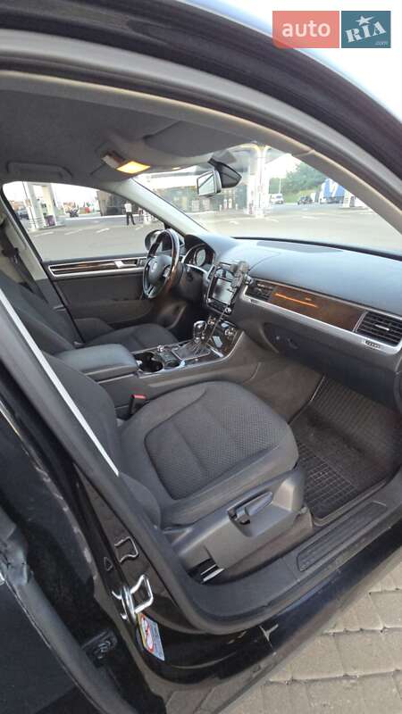 Позашляховик / Кросовер Volkswagen Touareg 2013 в Рівному