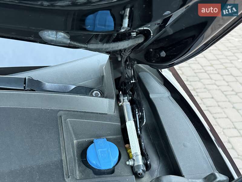 Позашляховик / Кросовер Volkswagen Touareg 2020 в Рівному