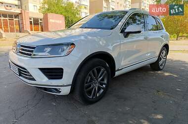 Внедорожник / Кроссовер Volkswagen Touareg 2015 в Херсоне