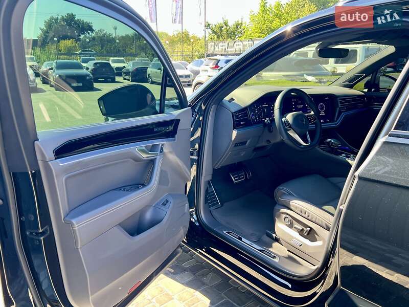 Внедорожник / Кроссовер Volkswagen Touareg 2023 в Киеве
