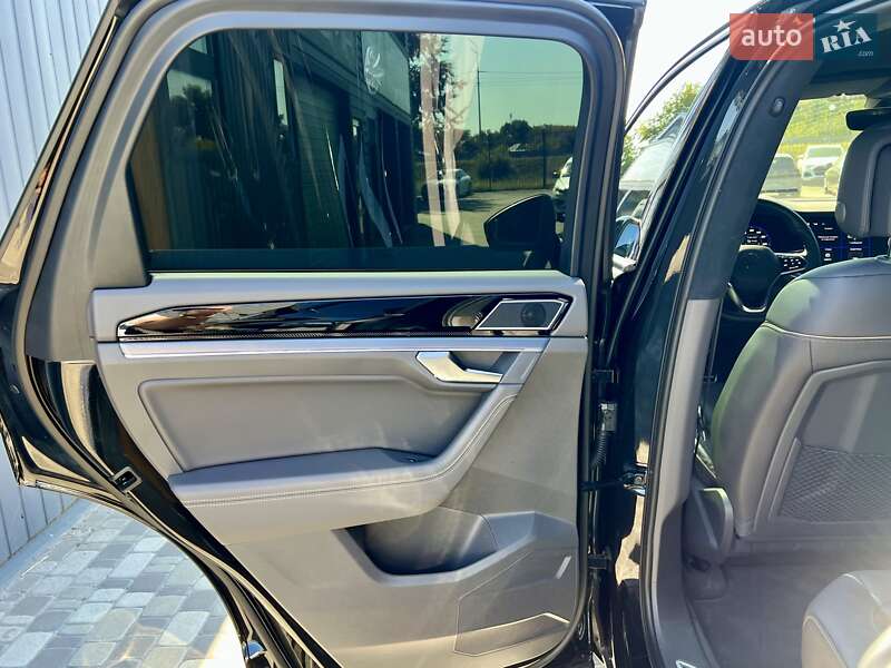 Внедорожник / Кроссовер Volkswagen Touareg 2023 в Киеве