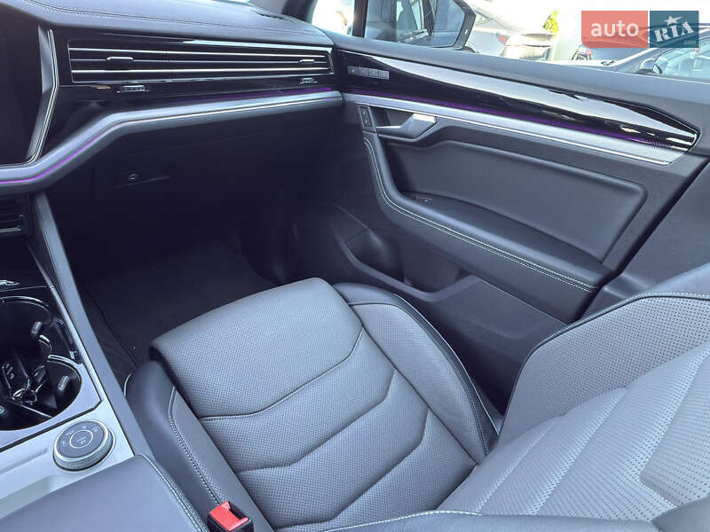 Внедорожник / Кроссовер Volkswagen Touareg 2022 в Черновцах