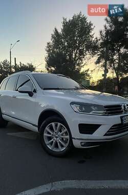 Внедорожник / Кроссовер Volkswagen Touareg 2015 в Одессе
