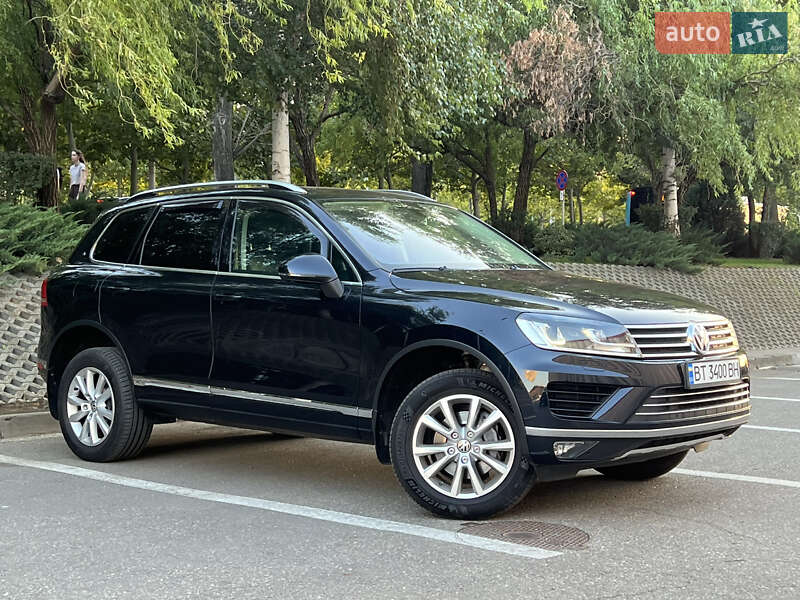 Внедорожник / Кроссовер Volkswagen Touareg 2016 в Одессе