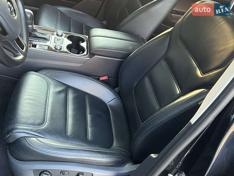 Внедорожник / Кроссовер Volkswagen Touareg 2016 в Одессе