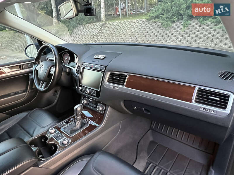 Внедорожник / Кроссовер Volkswagen Touareg 2016 в Одессе