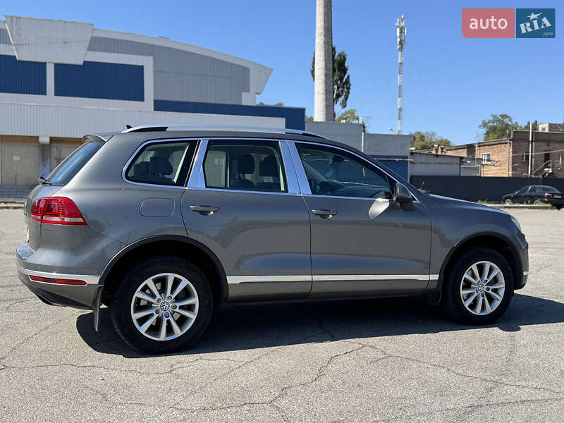 Внедорожник / Кроссовер Volkswagen Touareg 2016 в Запорожье