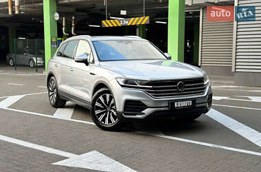 Позашляховик / Кросовер Volkswagen Touareg 2021 в Києві