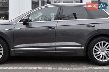 Позашляховик / Кросовер Volkswagen Touareg 2018 в Одесі