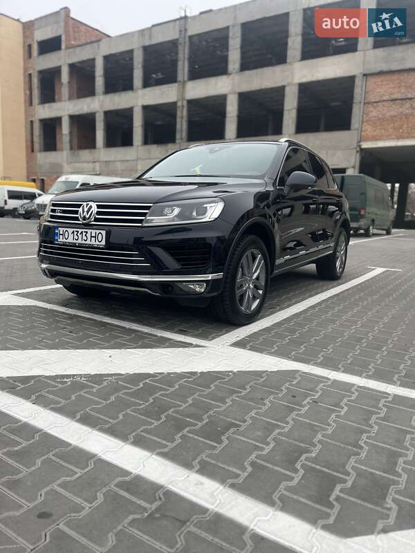 Внедорожник / Кроссовер Volkswagen Touareg 2015 в Тернополе