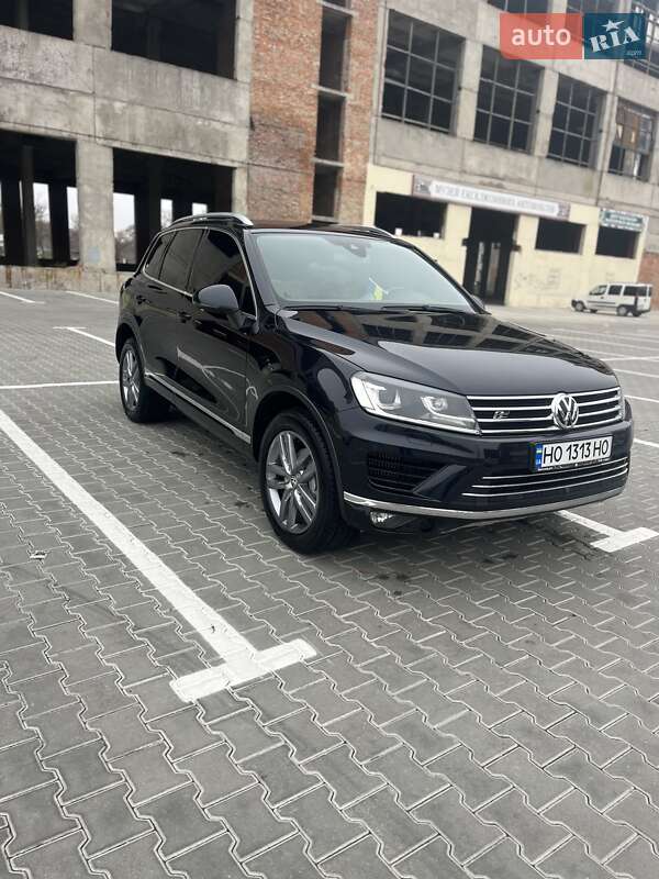 Внедорожник / Кроссовер Volkswagen Touareg 2015 в Тернополе