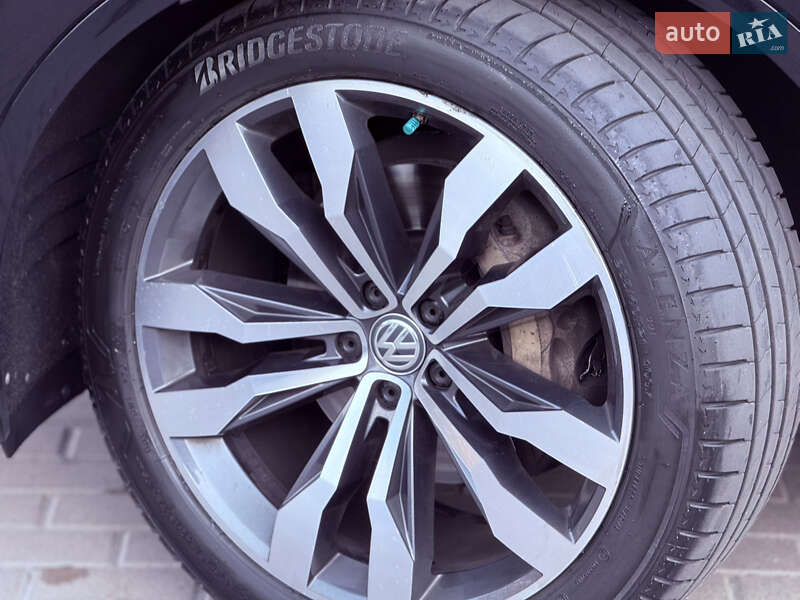 Внедорожник / Кроссовер Volkswagen Touareg 2019 в Ровно