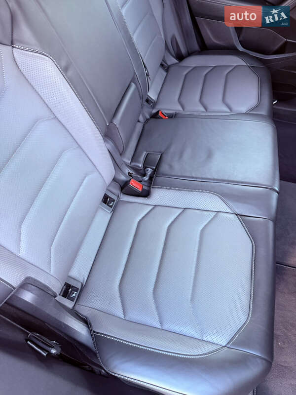Внедорожник / Кроссовер Volkswagen Touareg 2019 в Ровно