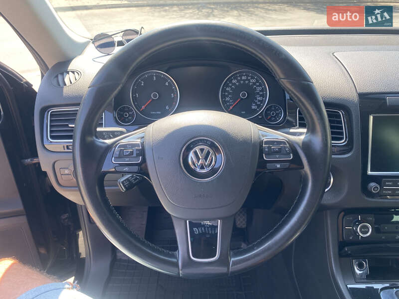 Внедорожник / Кроссовер Volkswagen Touareg 2012 в Одессе