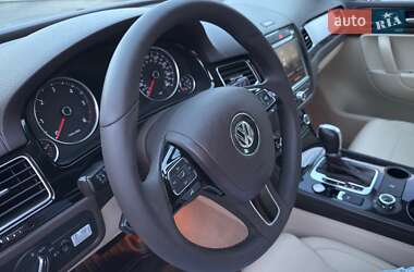 Внедорожник / Кроссовер Volkswagen Touareg 2014 в 