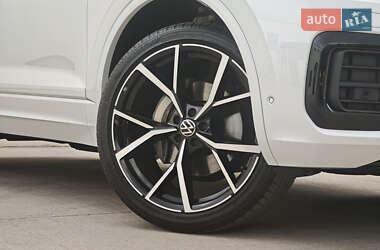 Внедорожник / Кроссовер Volkswagen Touareg 2023 в 